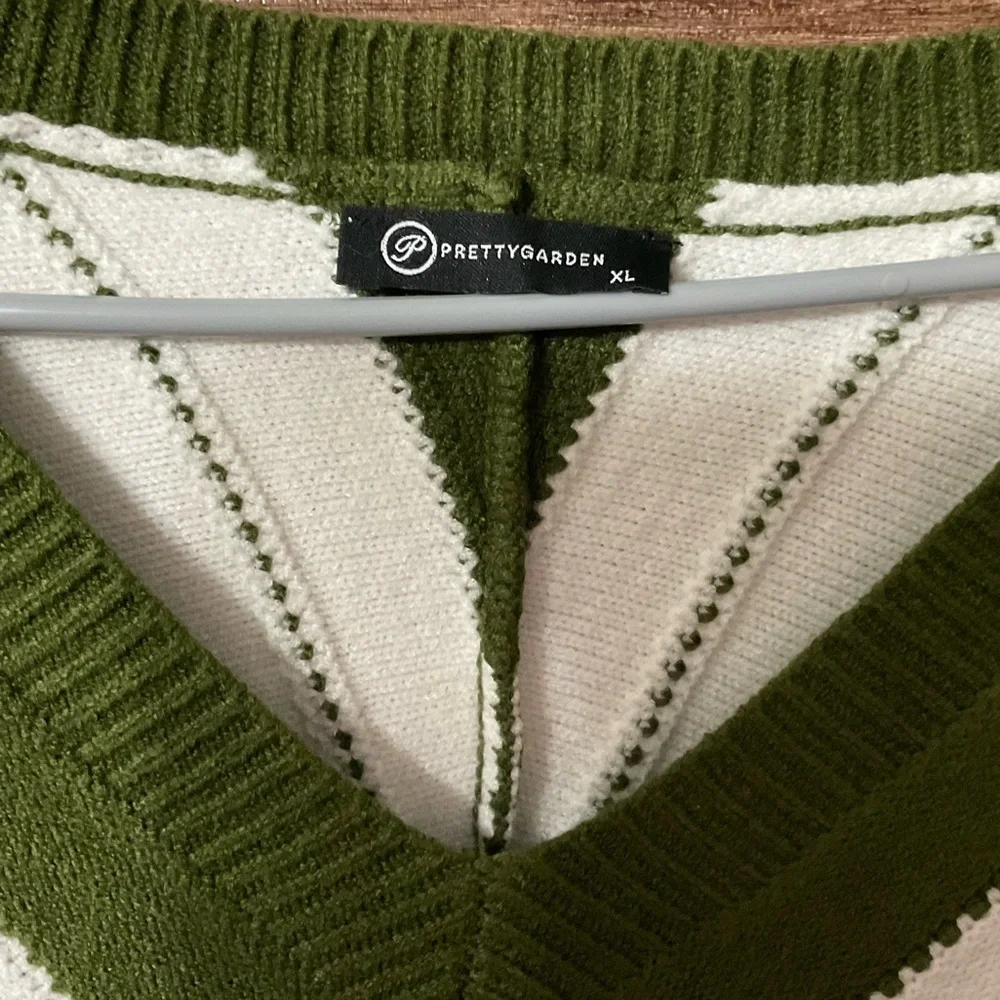 Sweater - Picture 3 of 3